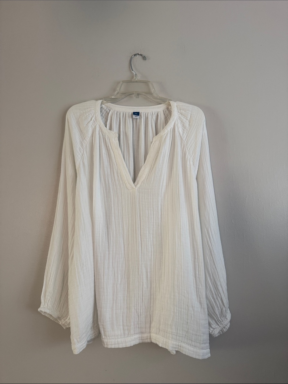 Beautiful white Old Navy blouse, size XXL.